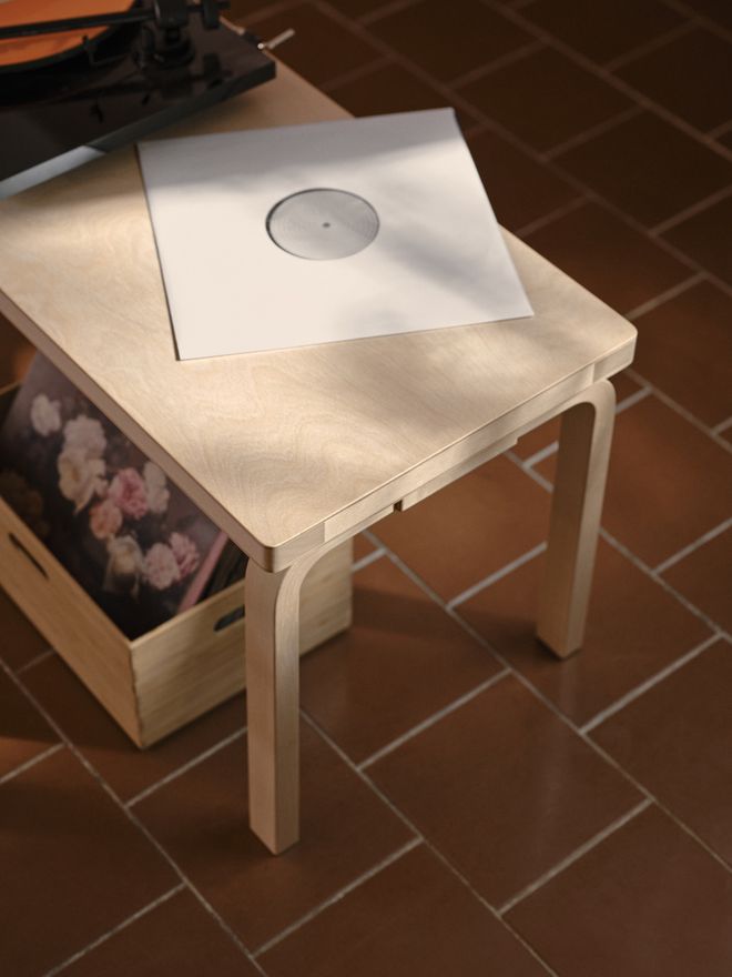 Artek spring arrivals: The return of foldable tables and the many shapes of benches