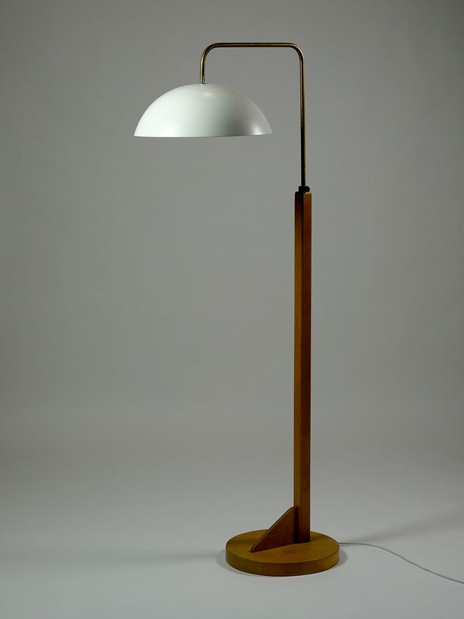 Aino Aalto: Lattiavalaisin 607A 
