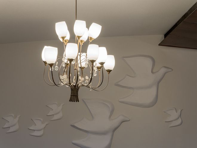 Paavo Tynell chandelier at Hotel Vaakuna
