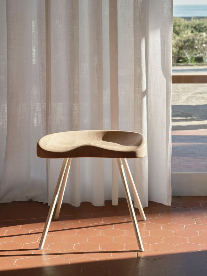 Vitra Jean Prouvé collection: Tabouret N° 307 stool, oak