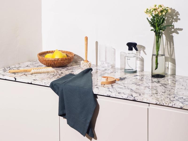 A perfect summer kitchen needs carefully selected objects, subtle fragrances, and space