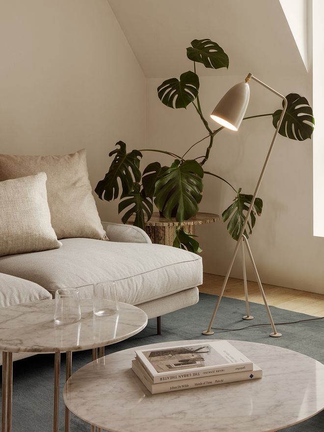GUBI Gräshoppa floor lamp