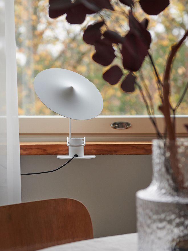 w153 Ile table lamp, white