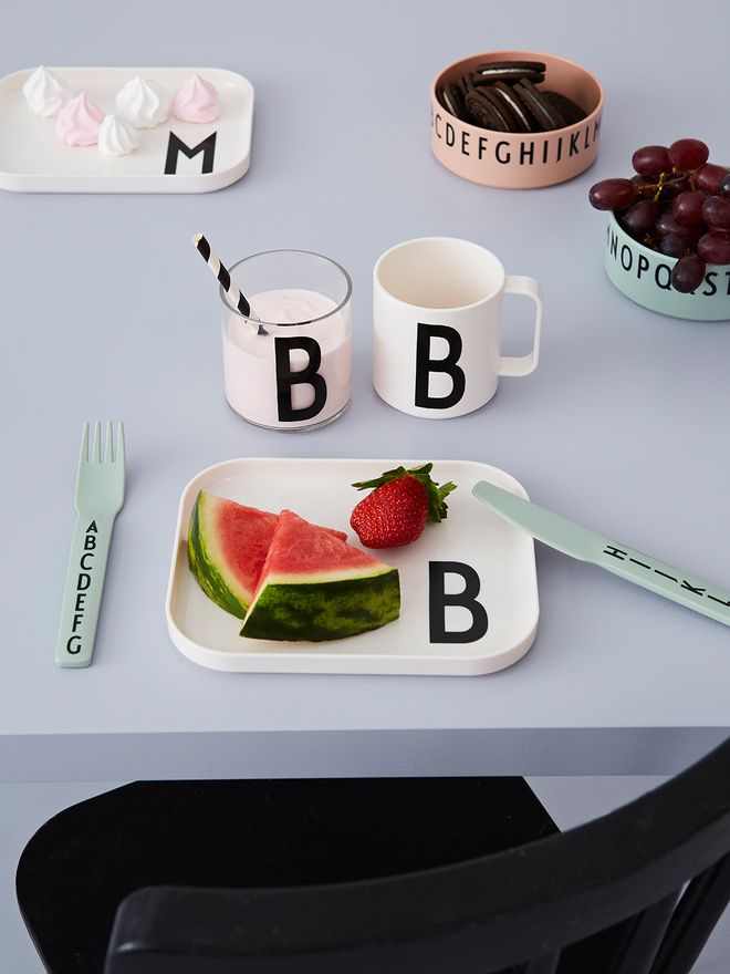 Design Letters Classics In A Suitcase tableware set
