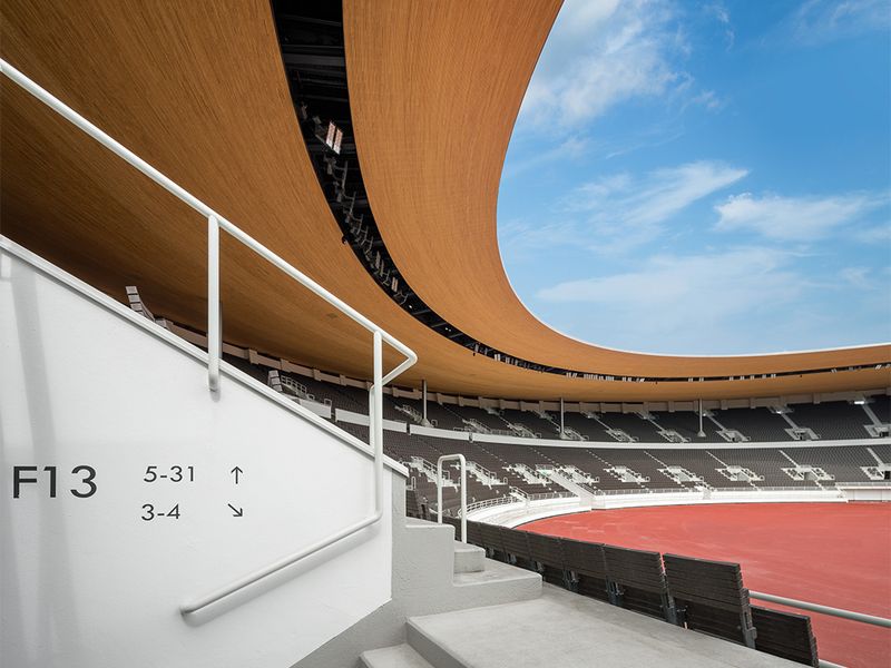 Perusteellisesti uudistuneella Olympiastadionilla 30-luvun funkkis kohtaa modernin muotoilun