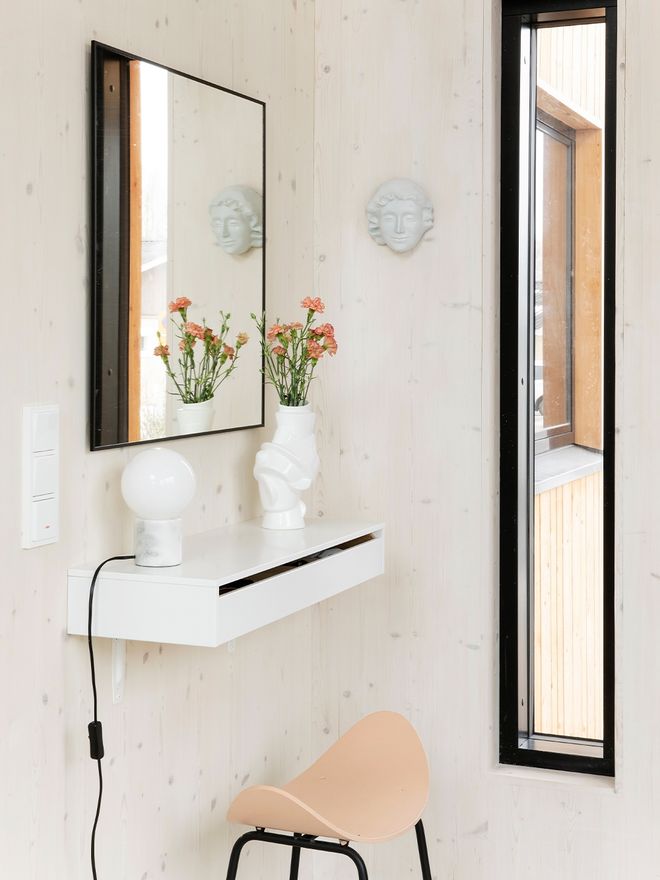 Muuto Closely Separated vase