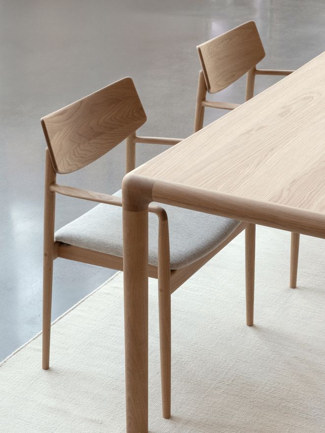 Karimoku Case table and chair