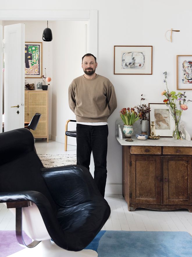 Lauri Kähkönen and his Karuselli lounge chair