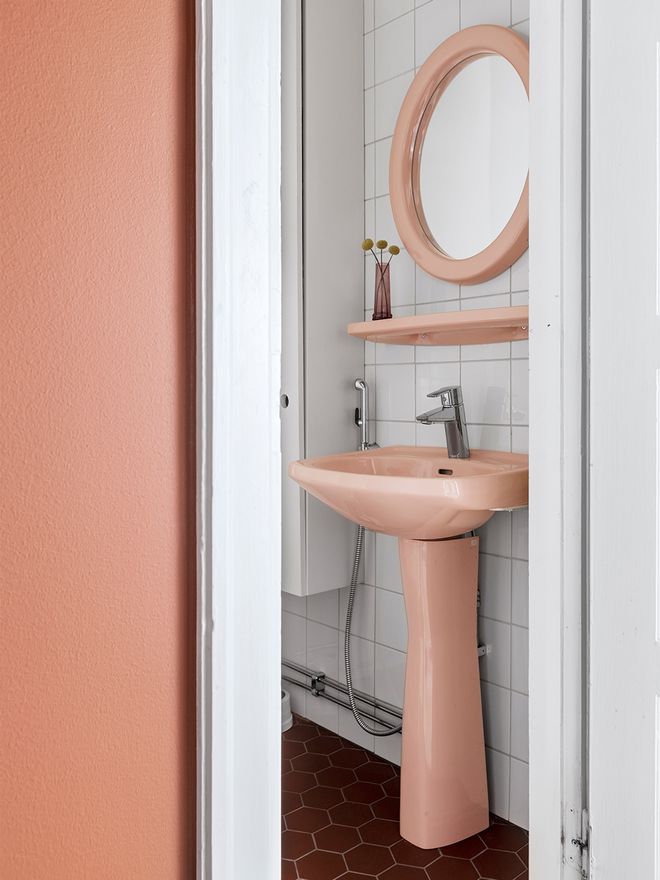 Rose-colored bathroom
