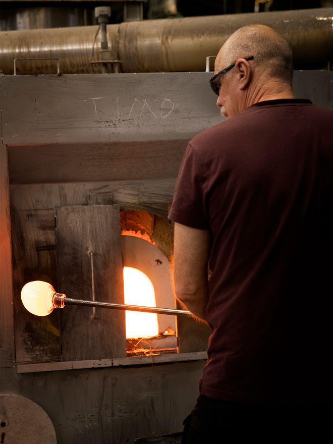 Iittala master glassblower Heikki Punkari