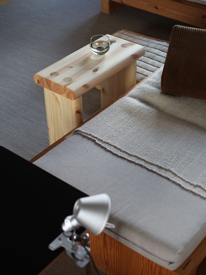Vaarnii  002 Ast stool, pine