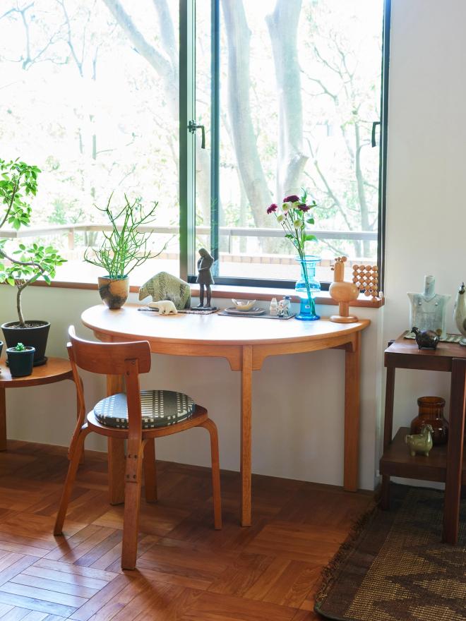 A small table in the living room