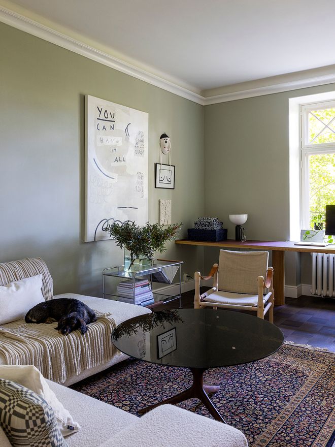 Cover Story Agatha interior paint