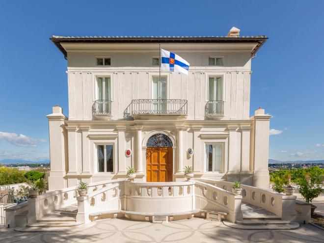 Villa Lante’s pale façade in sunlight