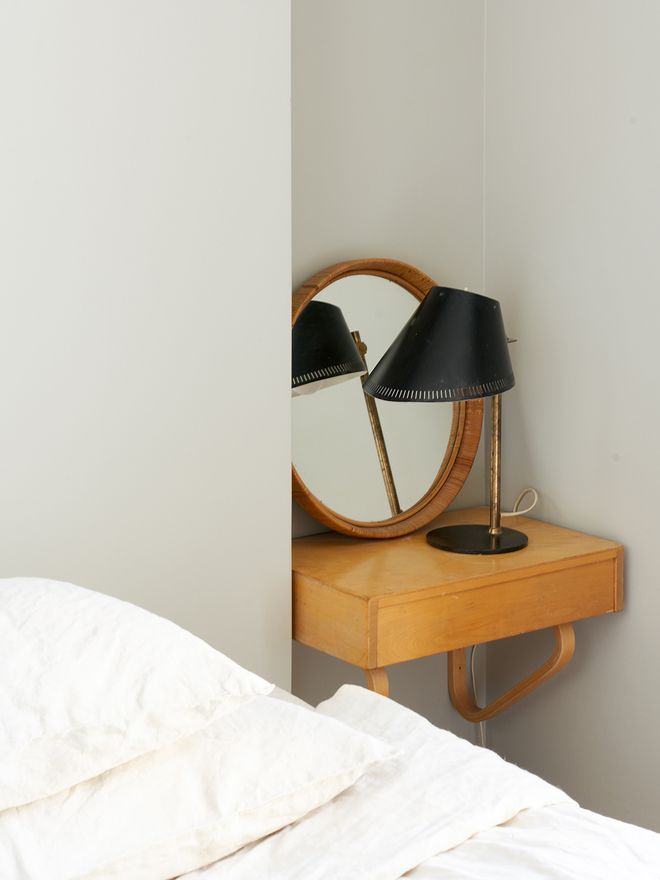 Aalto wall drawer 114B, natural lacquered