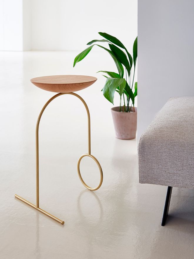 Viccarbe Giro sculpture table, brass - matt oak