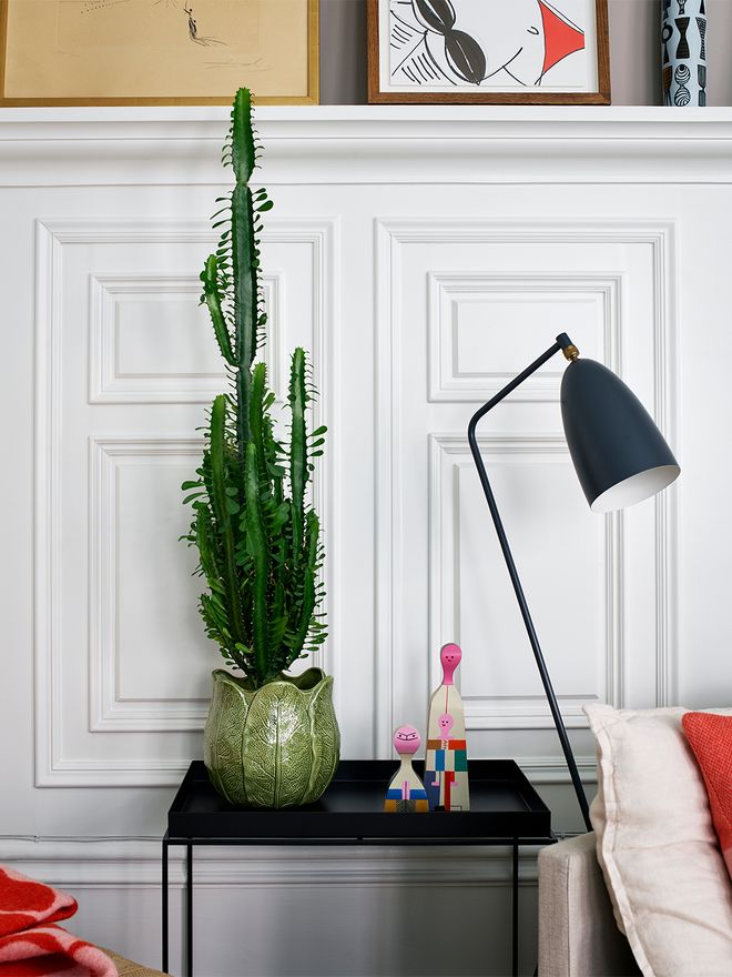 GUBI Gräshoppa floor lamp, jet black