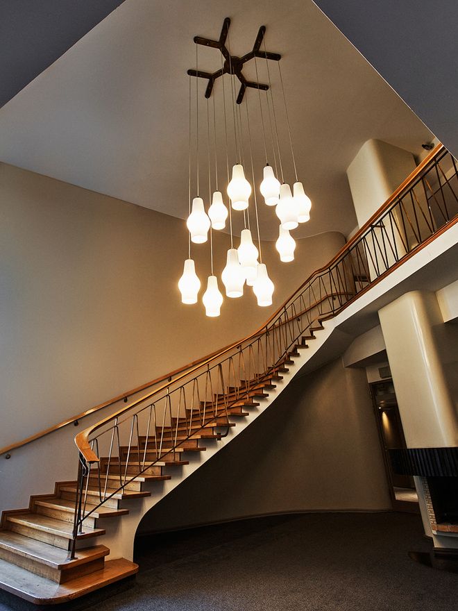 Paavo Tynell chandelier at Hotel Vaakuna