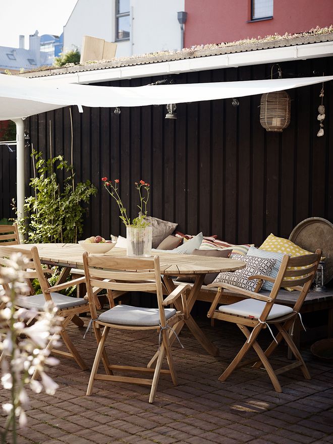 Skagerak's Selandia patio furniture outdoors.