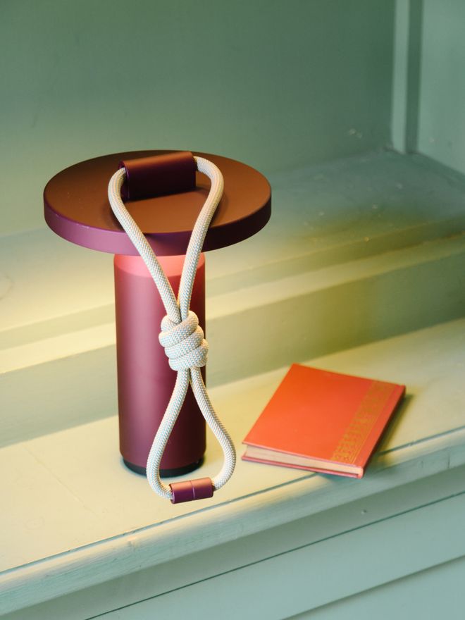 Quasar lamp