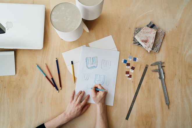 Hand-drawn sketches of Muuto's Kink vase.