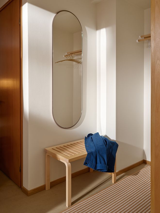 Finlandia Homes, eteinen jossa ritiläpenkki