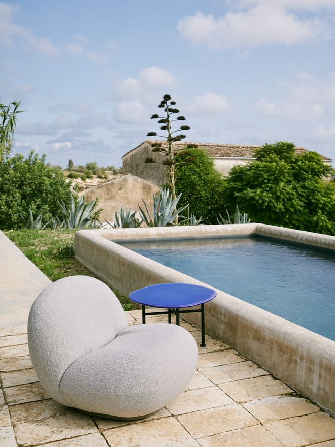 GUBI Pacha outdoor lounge chair