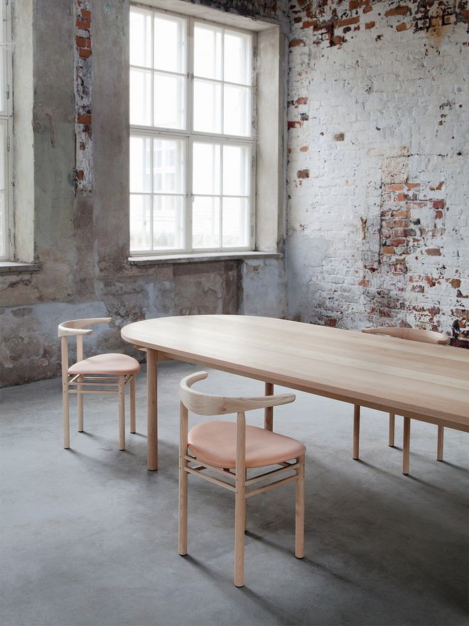 Nikari Basic table, 200 x 80 x 73 cm, oval, oak