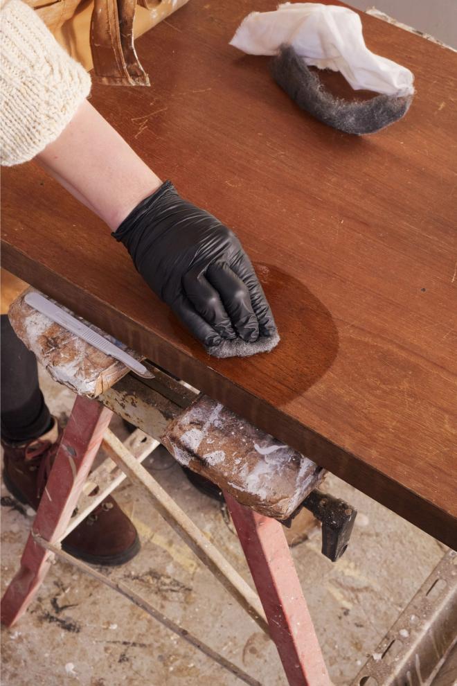 Cleaning a teak table surface