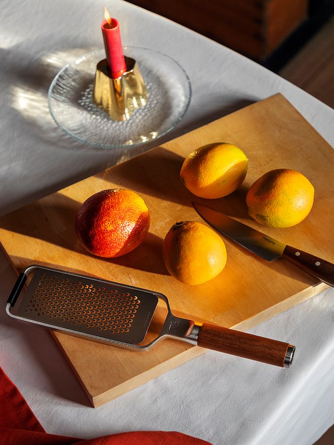 Citrus fruits on a chopping board 