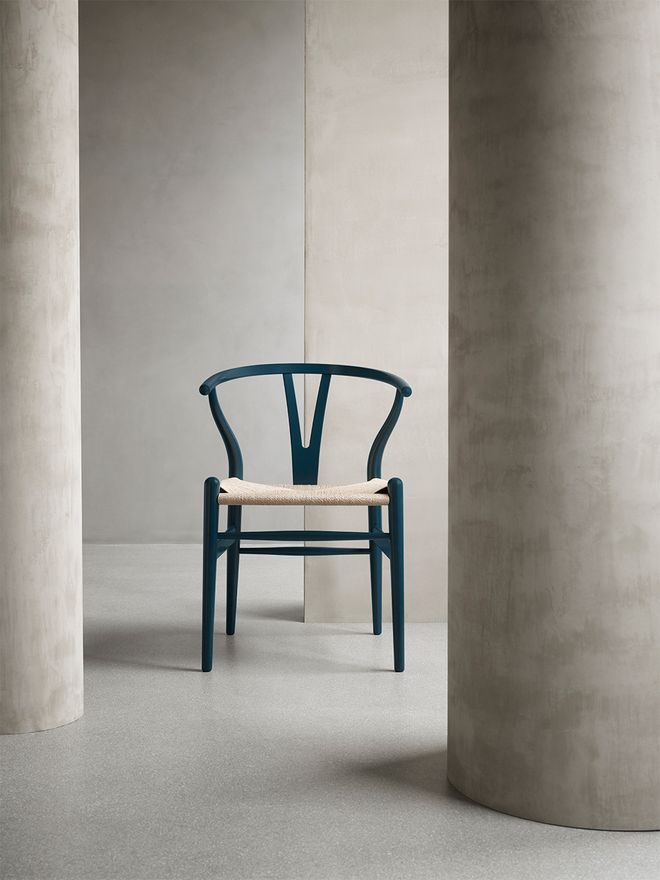  Carl Hansen & Søn Wishbone x Ilse Crawford chair in the shade soft North Sea