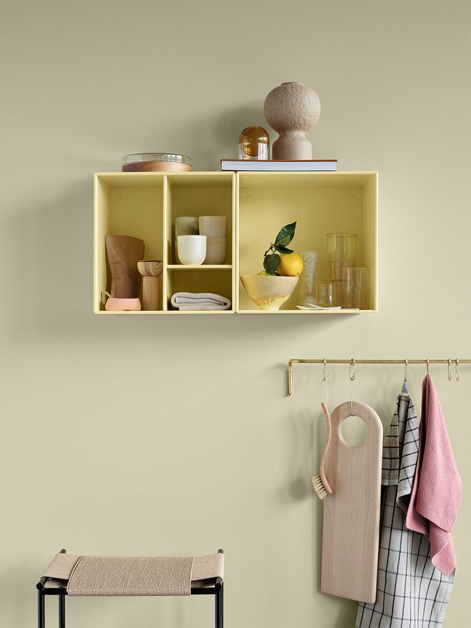 Montana's Montana Mini shelving modules as a open shelving unit in the kitchen.