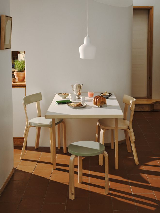 Artek spring arrivals: The return of foldable tables and the many shapes of benches