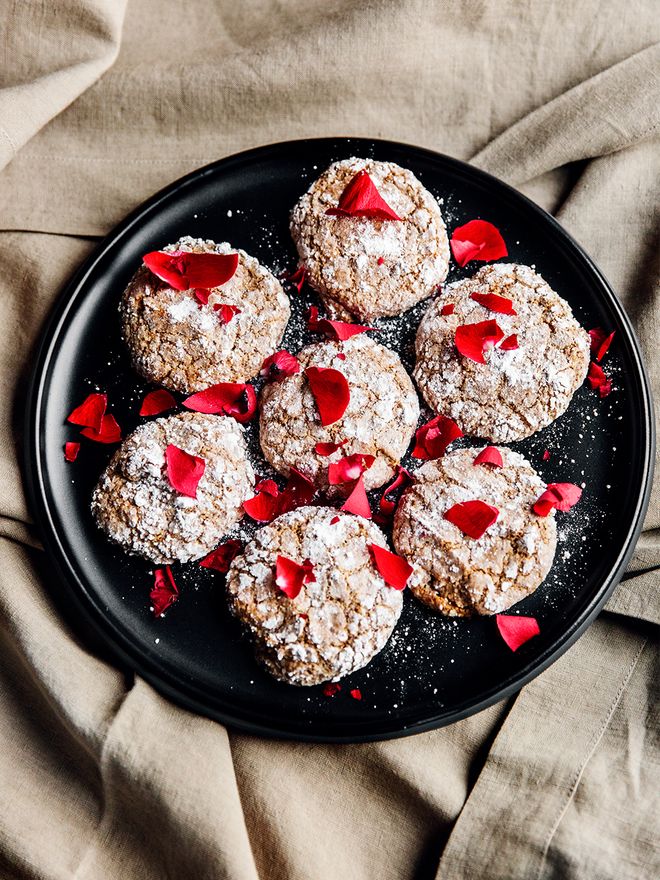 Cardamom Ghriba cookies on Vaidava Ceramics' black Eclipse plate