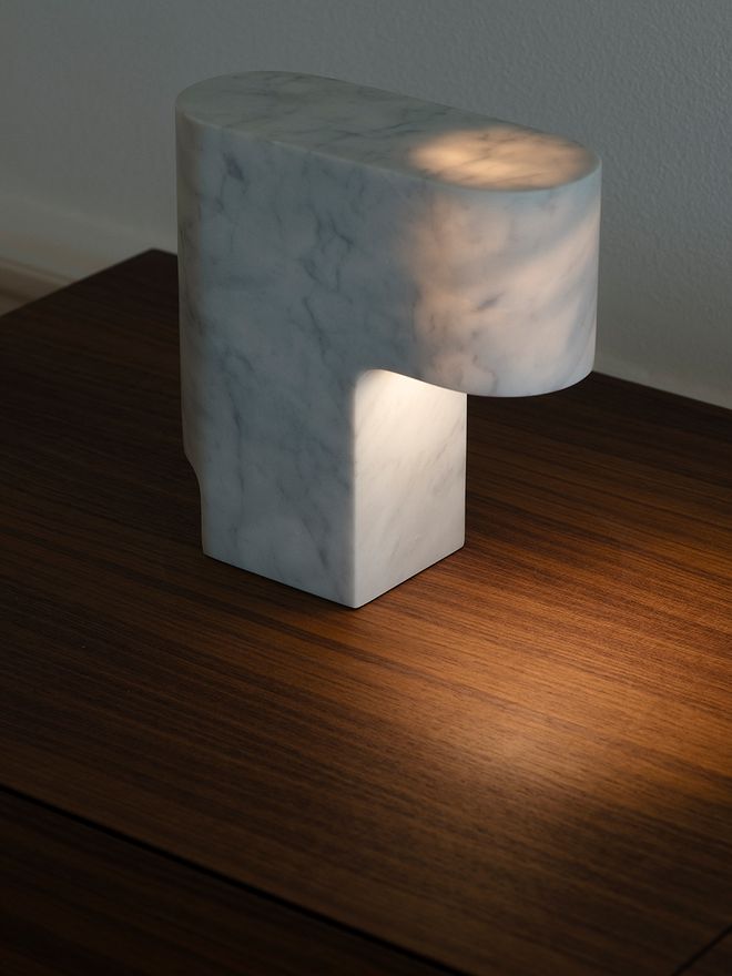 An image of w223 Pawson table lamp