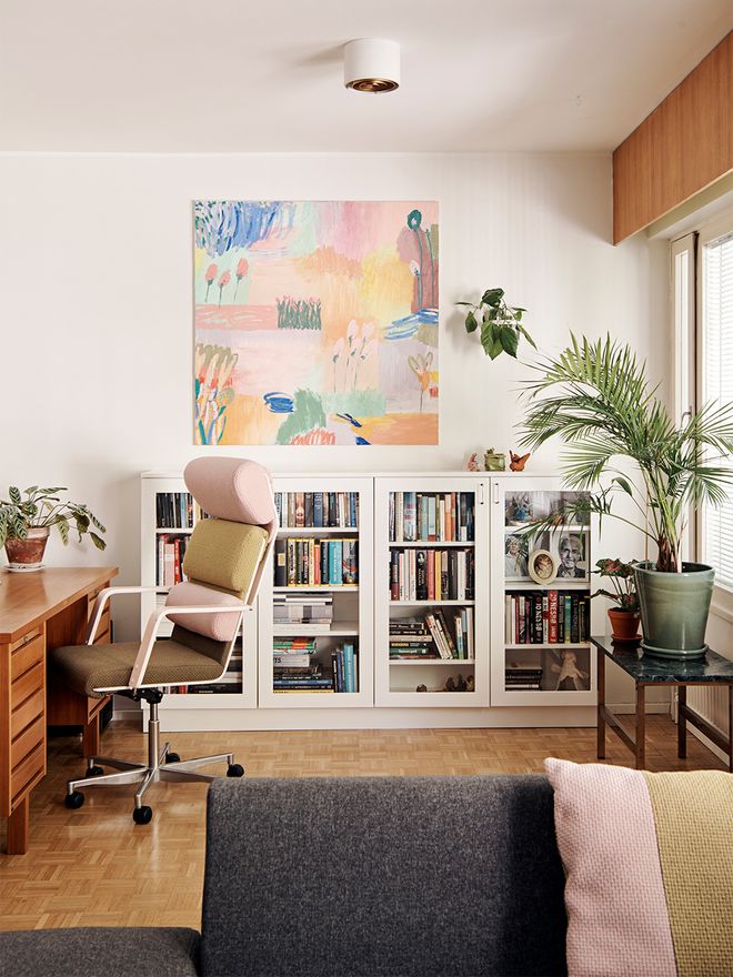 An image of Asli Ufacik's home: the  work station decor.