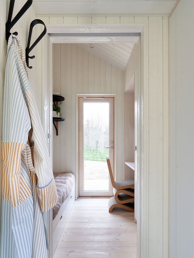 An image of Sommarnöjen's Sommar 30 miniature house, which is a part of the Architect's House exhibition: thebedroom decor.