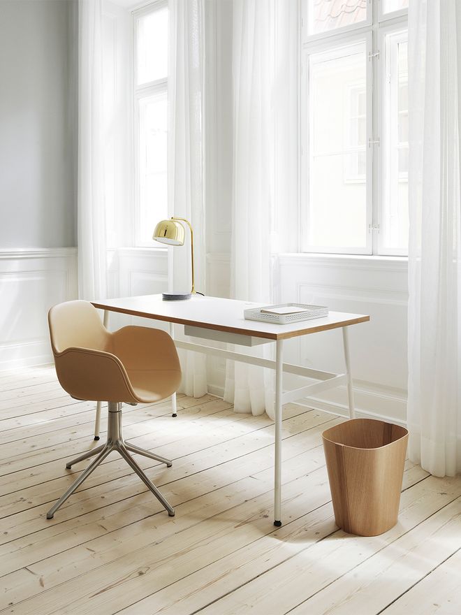 Normann Copenhagen Form Swivel 4L armchair, aluminium - brandy leather Ultra