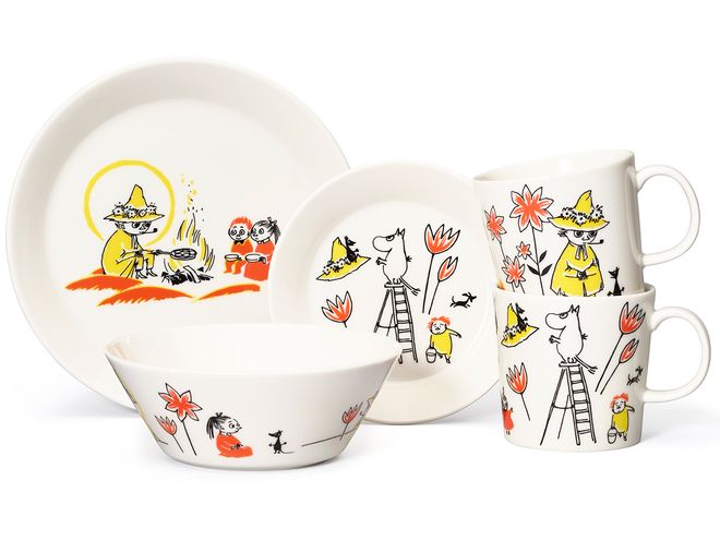 Moomin by Arabia x Red Cross tableware: plates, bowl and two mugs