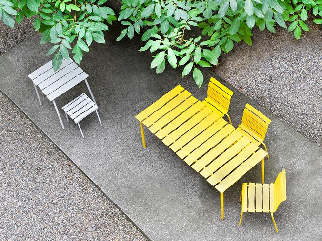 The chairs, stools and tables of Aligned series