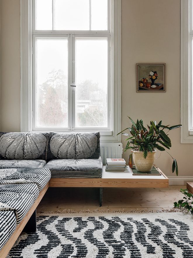 Vintage sofa upholstered with the Hedelmä fabric by Vuokko Eskolin-Nurmesniemi