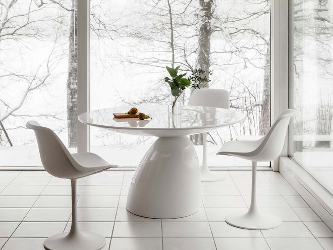 Eero Aarnio Originals Parabel dining table