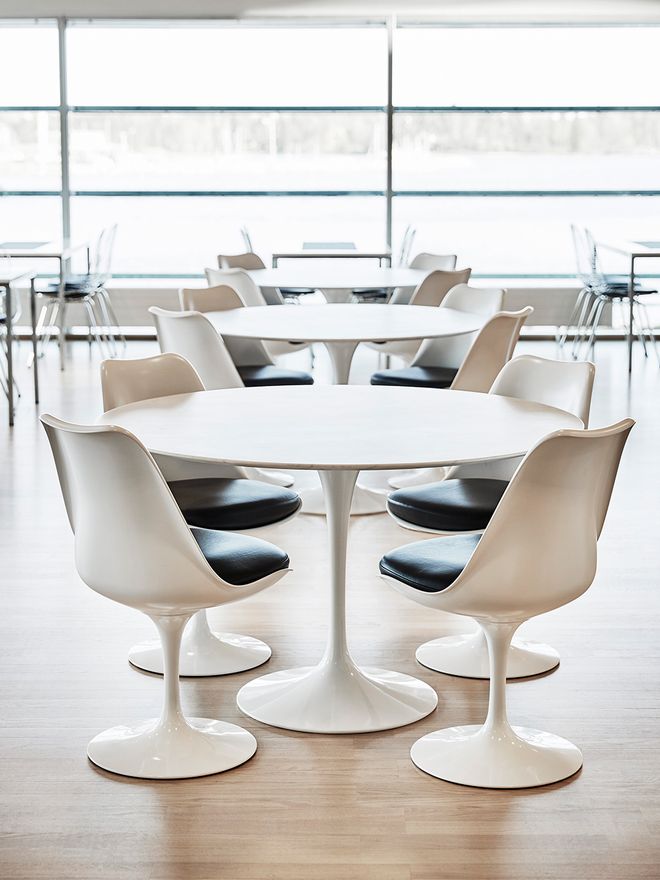 Knoll Tulip table