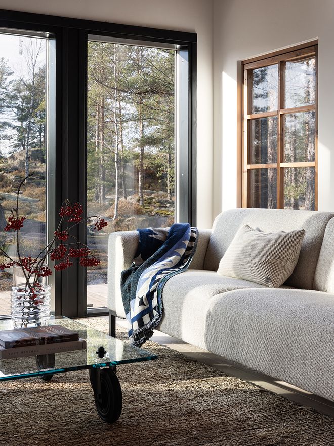 Big windows in the living room 