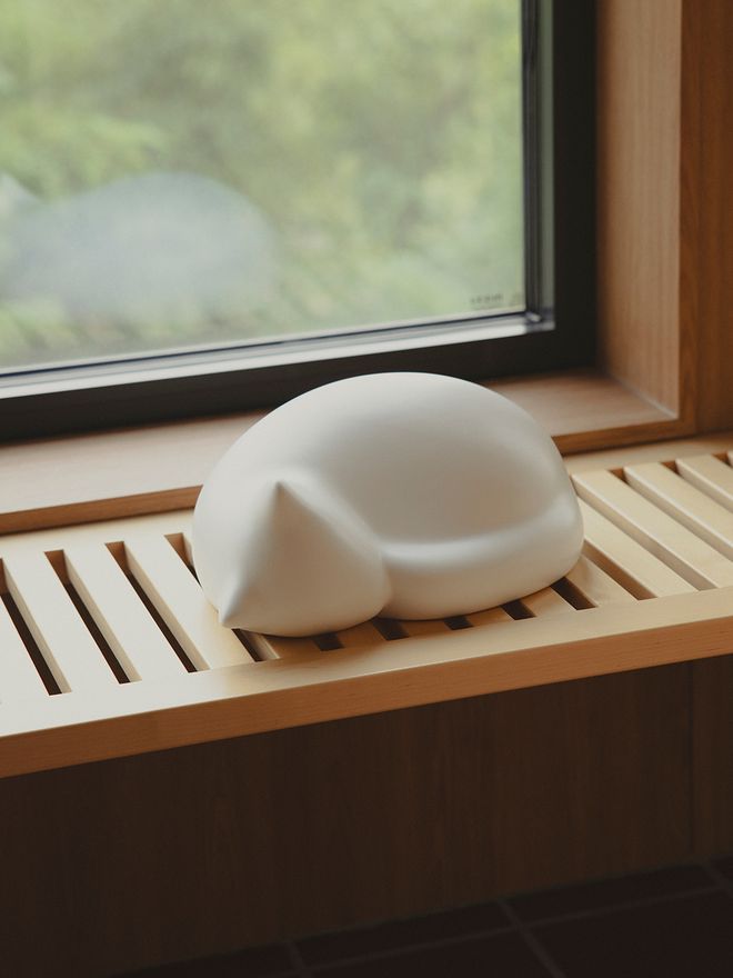 Vitra Resting cat figure