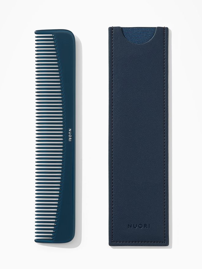 Nuori: Dressing comb, ocean