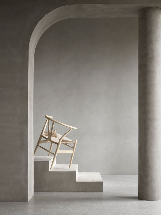  Carl Hansen & Søn Wishbone x Ilse Crawford chair in the shade soft Barley