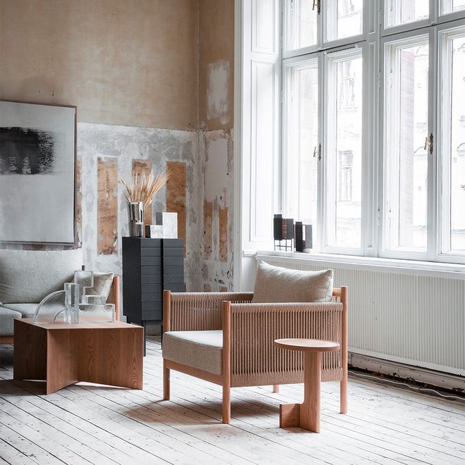 Ariake's Braid lounge chair in living room decor.