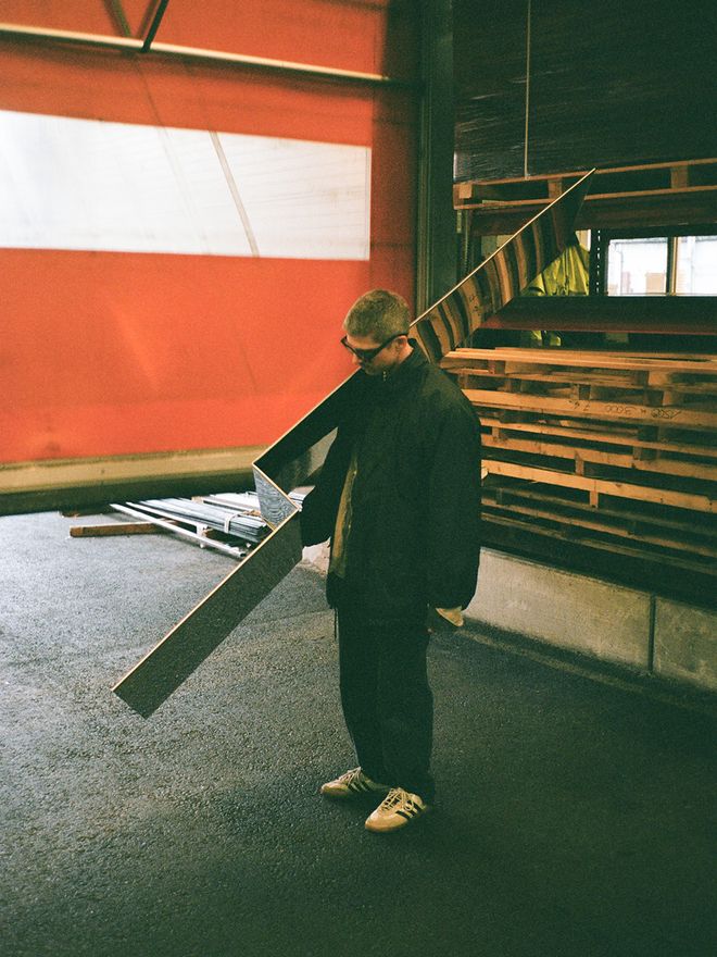 Gustav Winsth with Pleat Mirror