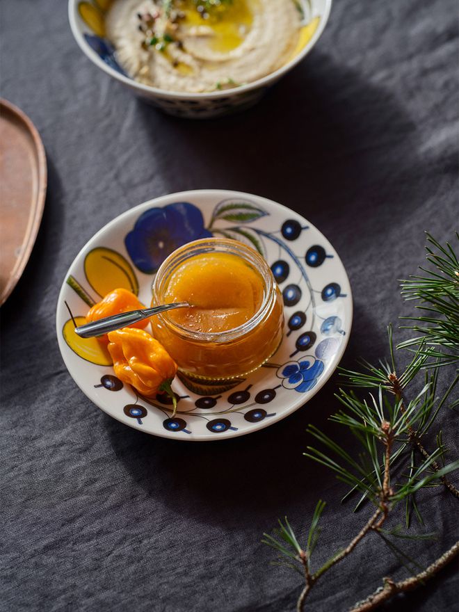Scandi holiday tabletop: Paratiisi saucer
